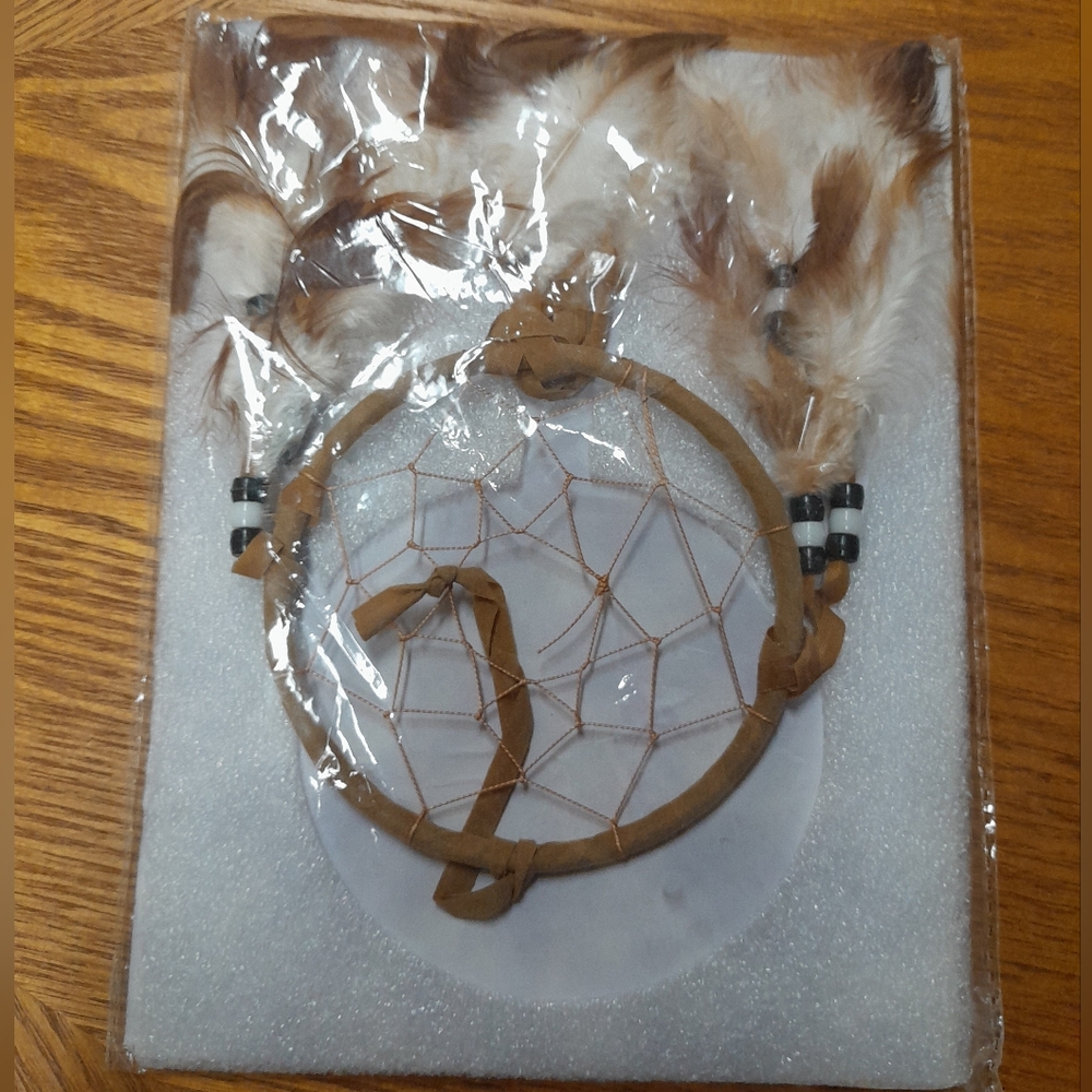 Dreamcatcher with Feathers NWT Size:OS  Unknown